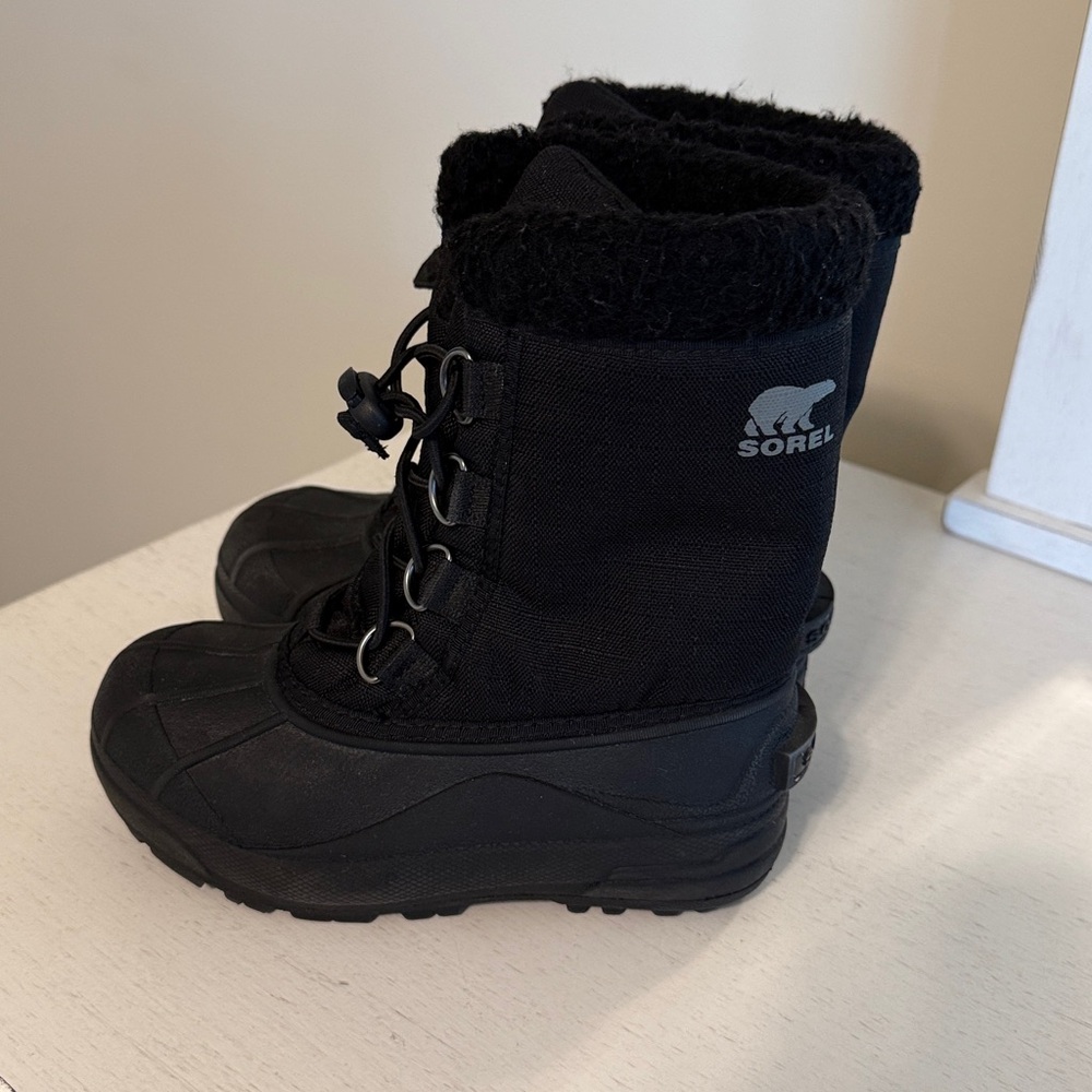 Sorel Youth Cumberland Black Insulated Snow Boots / Size 13 / Bungee Lace